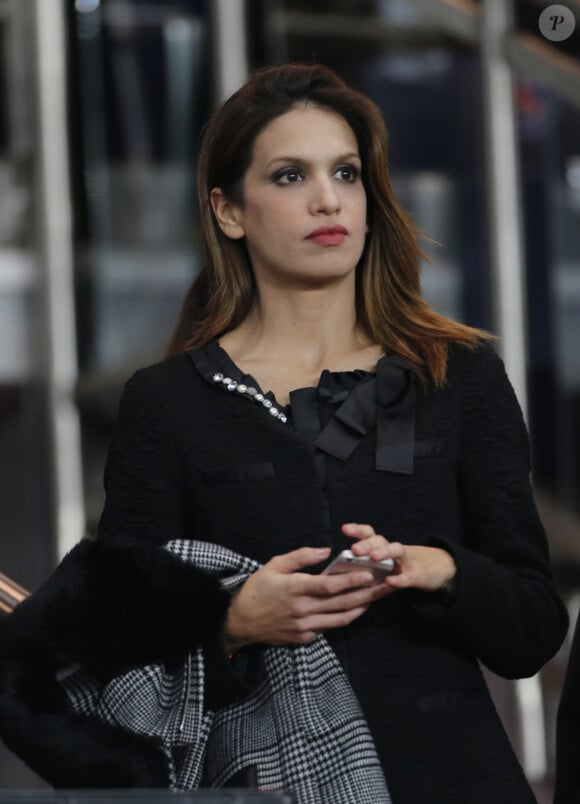 Sonia Mabrouk star tunisienne du JT en France sur Tv Public Senat assiste au match de football entre le PSG et Marseille au parc des Princes à Paris le 9 novembre 2014.