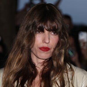 
Lou Doillon - Arrivées au défilé de mode Hommes printemps-été 2025 "AMI Alexandre Mattiussi" lors de la fashion week de Paris. © Denis Guignebourg / Bestimage