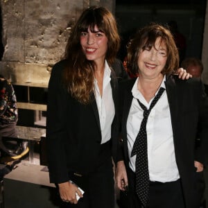 Lou Doillon et Jane Birkin assistent au défilé Saint Laurent dans le cadre de la Fashion Week Paris Ready to Wear Spring/Summer 2017 le 27 septembre 2016 à Paris, France. Photo par Jerome Domine /ABACAPRESS.COM