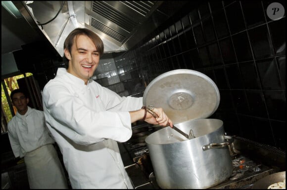 Cyril Lignac a rouvert les portes du "Grand Café de la Poste" a Marrakech, mythique restaurant des annees 20 en 2005.