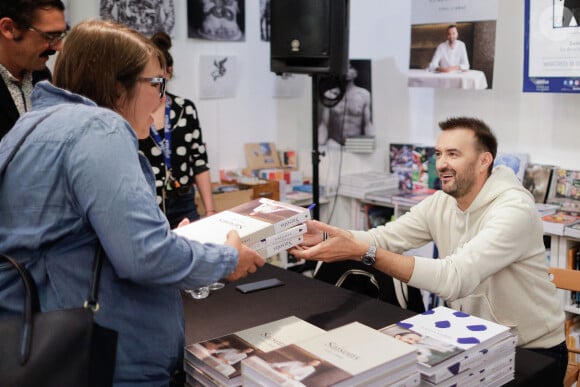 EXCLUSIF- Le chef français Cyril Lignac lors de sa première séance de dédicaces à la veille de la sortie de son nouveau livre "Saisons" à la librairie Mollat à Bordeaux, France, le 16 octobre 2019. Photo par Thibaud Moritz/ABACAPRESS.COM