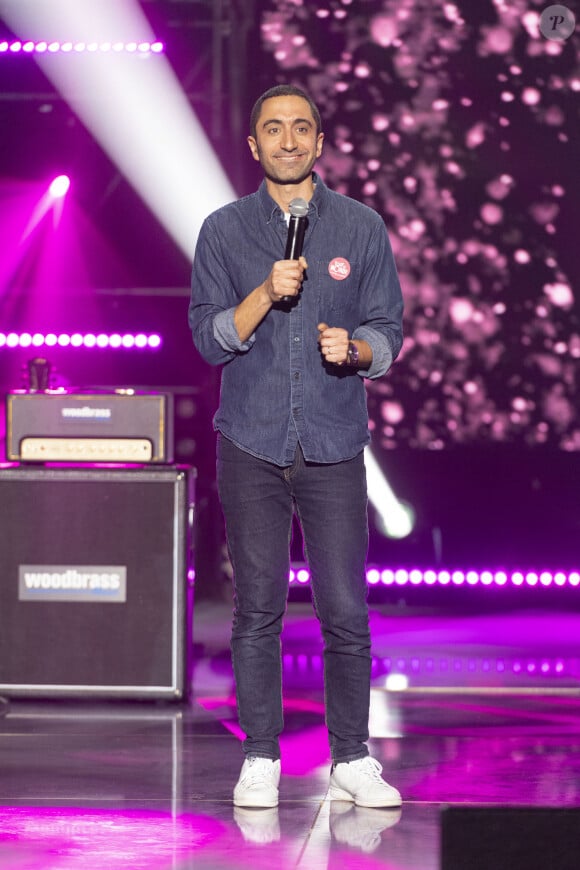 Jimmy Mohamed - Enregistrement de l'émission "Tout le monde chante contre le cancer" au Cirque Phénix à Paris, présentée par J.Anthony et E.Gossuin et diffusée le 4 janvier sur W9 © C.Clovis-P.Perusseau / Bestimage