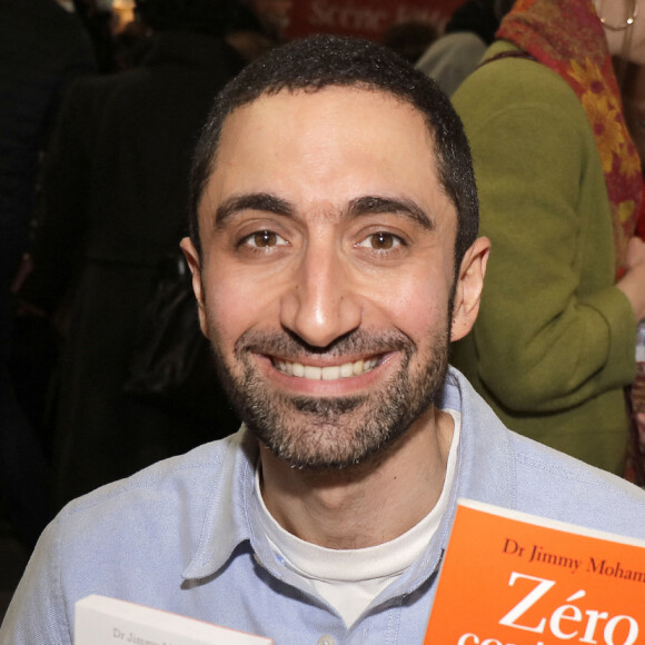 Dans "Zéro contrainte pour rester jeune" (éd. Flammarion), le médecin évoque son régime méditerranéen.
Jimmy Mohamed au Festival du Livre de Paris 2023 au Grand Palais Éphémère le 23 avril 2023. © Cédric Perrin / Bestimage