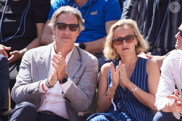 Laurent Solly (président de Facebook France) et sa femme Caroline Roux - Célébrités dans les tribunes des Internationaux de France de tennis de Roland Garros 2024 à Paris le 7 juin 2024. © Jacovides-Moreau/Bestimage