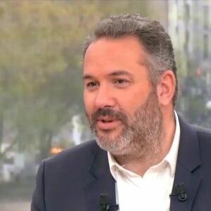 Bruce Toussaint s'est empressé de présenter ses excuses à son invité
Bruce Toussaint sur le plateau de "Bonjour !"