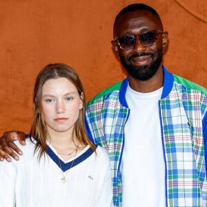 Thomas Ngijol, 46 ans, est un humoriste et un acteur français marié à Karole Rocher  
Thomas Ngijol et sa belle-fille Gina Rocher au Village lors de la nocturne des Internationaux de France de tennis de Roland Garros à Paris, France © Moreau-Jacovides/Bestimage 