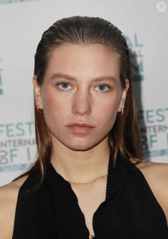 La relation chaleureuse entre Thomas et Gina témoigne de l'harmonie au sein de cette famille recomposée
Gina Jimenez - Photocall du film "La maison" avant sa projection au 9ème Festival international du film de Saint-Jean-de-Luz le 4 octobre 2022. © Patrick Bernard / Bestimage 