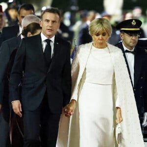 Emmanuel et Brigitte Macron - Dîner d'Etat offert par sa Majesté le roi Mohammed VI du Maroc en l'honneur du Président de la République Emmanuel Macron et de la première dame Brigitte Macron au Palais Royal de Rabat au Maroc. © Dominique Jacovides/Bestimage