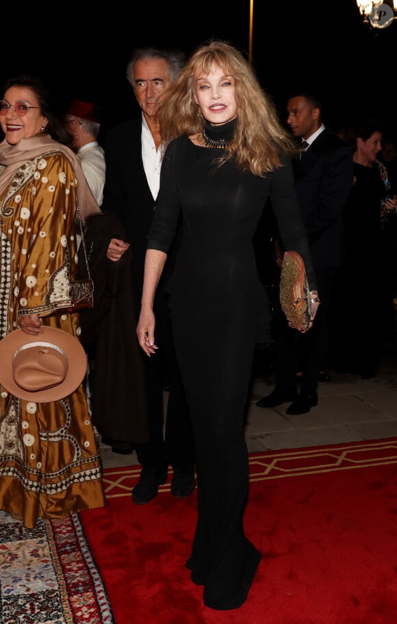 Arielle Dombasle et Bernard-Henri Lévy (BHL) - Dîner d'Etat offert par sa Majesté le roi Mohammed VI du Maroc en l'honneur du Président de la République Emmanuel Macron et de la première dame Brigitte Macron au Palais Royal de Rabat au Maroc le 29 Octobre 2024. © Dominique Jacovides/Bestimage 