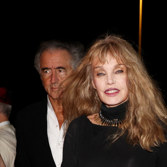 Arielle Dombasle et Bernard-Henri Lévy (BHL) - Dîner d'Etat offert par sa Majesté le roi Mohammed VI du Maroc en l'honneur du Président de la République Emmanuel Macron et de la première dame Brigitte Macron au Palais Royal de Rabat au Maroc le 29 Octobre 2024. © Dominique Jacovides/Bestimage 