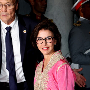 Ainsi que Rachida Dati dans un sublime caftan rose et soyeux
Rachida Dati - Dîner d'Etat offert par sa Majesté le roi Mohammed VI du Maroc en l'honneur du Président de la République Emmanuel Macron et de la première dame Brigitte Macron au Palais Royal de Rabat au Maroc le 29 Octobre 2024. © Dominique Jacovides/Bestimage 