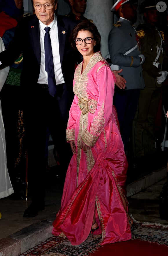 Ainsi que Rachida Dati dans un sublime caftan rose et soyeux
Rachida Dati - Dîner d'Etat offert par sa Majesté le roi Mohammed VI du Maroc en l'honneur du Président de la République Emmanuel Macron et de la première dame Brigitte Macron au Palais Royal de Rabat au Maroc le 29 Octobre 2024. © Dominique Jacovides/Bestimage 