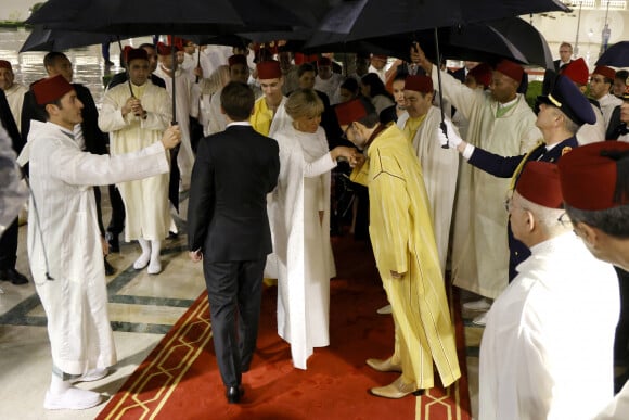 Brigitte Macron et Emmanuel Macron lors du banquet d'Etat organisé par le roi Mohammed VI en leur honneur à Rabat au Maroc, le 29 octobre 2024 © Ludovic Marin/Pool/Bestimage