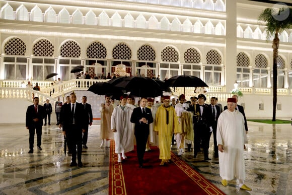 Brigitte Macron et Emmanuel Macron lors du banquet d'Etat organisé par le roi Mohammed VI en leur honneur à Rabat au Maroc, le 29 octobre 2024 © Ludovic Marin/Pool/Bestimage