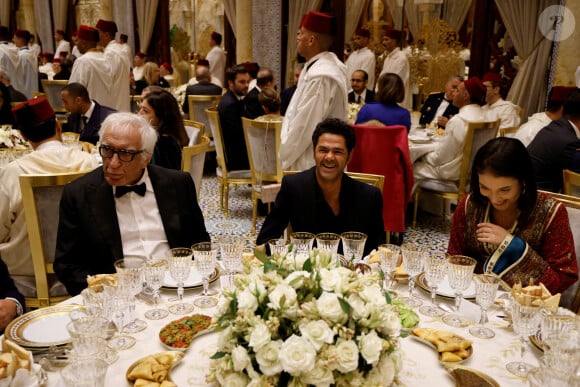 Gérard Darmon et Jamel Debbouze lors du banquet d'Etat organisé par le roi Mohammed VI en l'honneur de Brigitte et Emmanuel Macron à Rabat au Maroc, le 29 octobre 2024 © Ludovic Marin/Pool/Bestimage