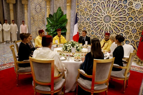 Brigitte Macron et Emmanuel Macron lors du banquet d'Etat organisé par le roi Mohammed VI en leur honneur à Rabat au Maroc, le 29 octobre 2024 © Ludovic Marin/Pool/Bestimage