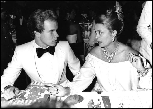 Grace Kelly et son fils le prince Albert au bal de la Croix Rouge