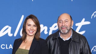 Kad Merad et Julia Vignali amoureux devant Claude Lelouch, l'animatrice sort le haut à paillettes