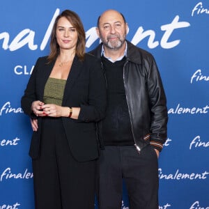 Julia Vignali et son mari Kad Merad - Avant-première du film "Finalement" de C. Lelouch qui fête son 87ème anniversaire au Grand Rex à Paris le 30 octobre 2024. © Pierre Perusseau/Bestimage 