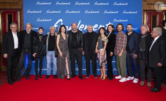 Victor Hadida, Raphaël Mezrahi, Françoise Gillard, Michel Boujenah, Elsa Zylberstein, Kad Merad, Claude Lelouch, Barbara Pravi, Marianne Denicourt, guest, Ibrahim Maalouf, Didier Barbelivien, Laurent Dassault - Avant-première du film "Finalement" de C. Lelouch qui fête son 87ème anniversaire au Grand Rex à Paris le 30 octobre 2024. © Pierre Perusseau/Bestimage 