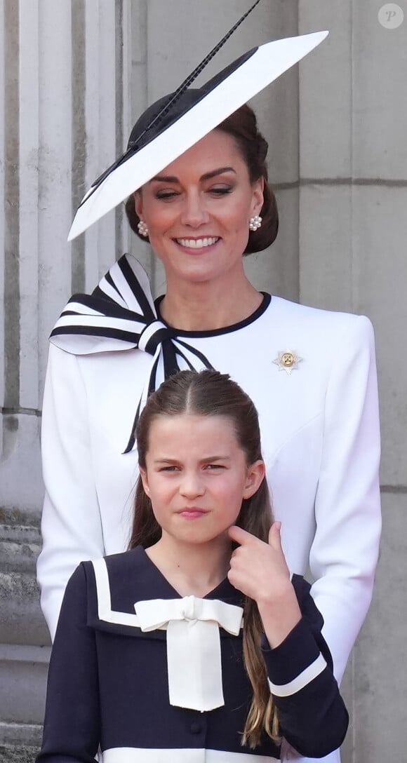 Catherine Kate Middleton, princesse de Galles, la princesse Charlotte - Les membres de la famille royale britannique au balcon du Palais de Buckingham lors de la parade militaire "Trooping the Colour" à Londres le 15 juin 2024 