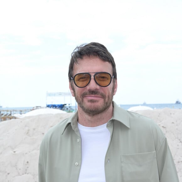 Samuel Le Bihan - Le 9ème Prix du "Cinéma Positif" a été décerné à M. Hazanavicius pour son film d'animation "La Plus Précieuse des Marchandises", sur la plage du Gray d'Albion lors du 77ème Festival International du Film de Cannes, le 24 mai 2024. Le Prix du Cinéma Positif récompense chaque année une oeuvre qui inspire l'espoir, la résilience et la bonté humaine. © Rachid Bellak/Bestimage 