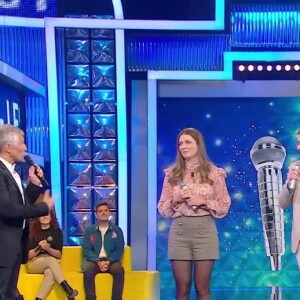 Nagui, Manon et Laurens sur le plateau de "N'oubliez pas les paroles"