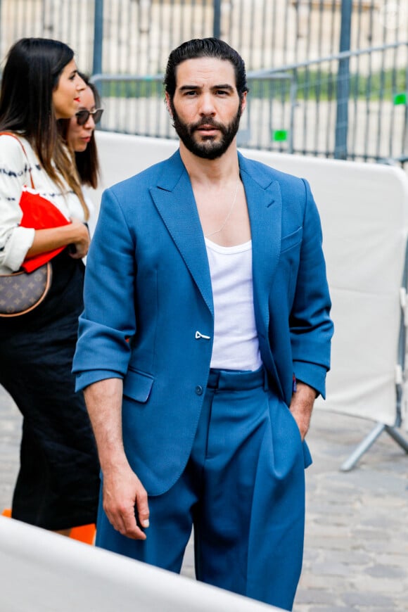 En couple avec Tahar Rahim depuis 2008, le couple est à la tête d'une tribu de quatre enfants, âgés de 7 ans, 4 ans, 3 ans et 7 mois.
Tahar Rahim - Sorties du défilé de mode Homme printemps-été Louis Vuitton dans la cour Carrée du Louvre à Paris, France, © Veeren-Clovis/Bestimage