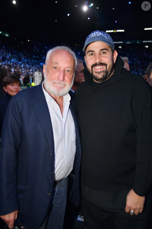 Lors de cette après-midi sportive, le couple et leurs filles ont également pu croiser Artus, Paul de Saint Sernin ou encore Victor Belmondo.
Francois Berléand, Artus - Célébrités en tribunes lors des demi- finales du tournoi de tennis ATP Masters 1000 de Paris (Paris Rolex Master ) à l'Accor Arena - Palais Omnisports de Paris-Bercy - à Paris, France, le 2 novembre 2024. © Veeren/Bestimage 