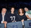 Jolies rousses aux cheveux frisés et aux yeux bleus, les jeunes filles nées en 2008 sont le portrait craché de leurs parents, amoureux depuis 2004. 
François Berléand, ses jumelles, Adèle et Lucie et sa femme Alexia Stres - Célébrités en tribunes lors des demi- finales du tournoi de tennis ATP Masters 1000 de Paris (Paris Rolex Master ) à l'Accor Arena - Palais Omnisports de Paris-Bercy - à Paris, France, le 2 novembre 2024. © Veeren/Bestimage 