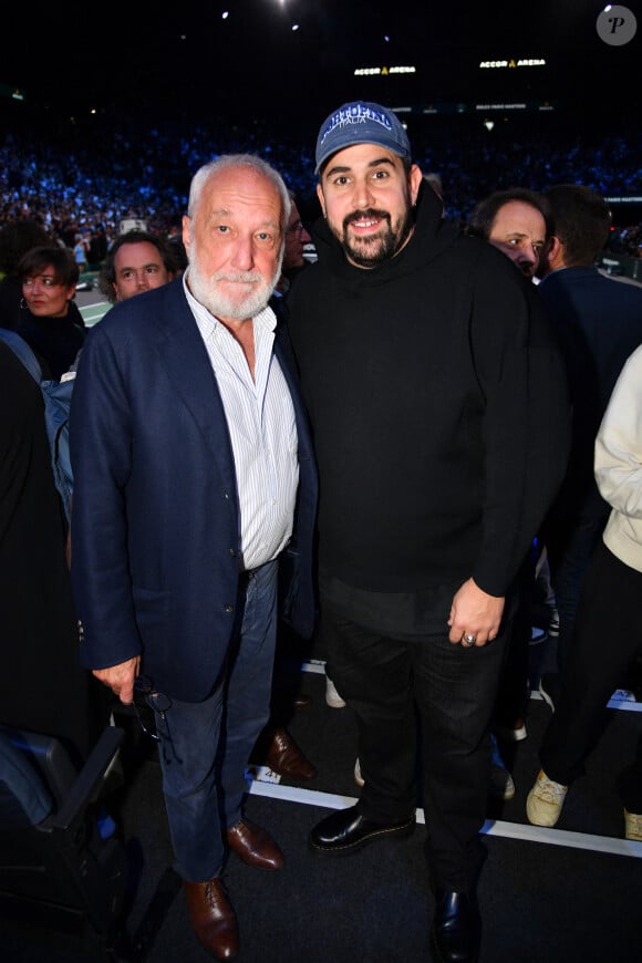 Francois Berléand, Artus - Célébrités en tribunes lors des demi- finales du tournoi de tennis ATP Masters 1000 de Paris (Paris Rolex Master ) à l'Accor Arena - Palais Omnisports de Paris-Bercy - à Paris, France, le 2 novembre 2024. © Veeren/Bestimage 