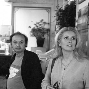 En France, à Paris, Catherine Deneuve et Claude Berri sur le tournage du film "Je vous aime". Le 9 juin 1980 © Michel Croizard via Bestimage 