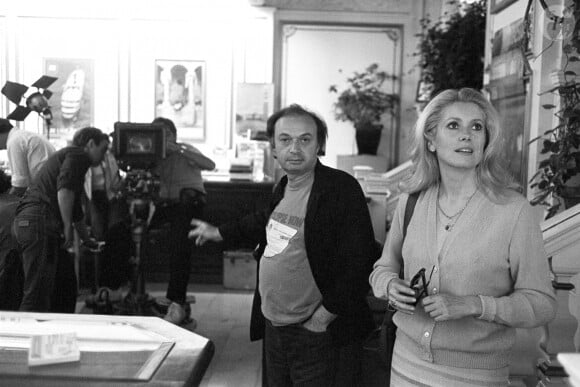 En France, à Paris, Catherine Deneuve et Claude Berri sur le tournage du film "Je vous aime". Le 9 juin 1980 © Michel Croizard via Bestimage 