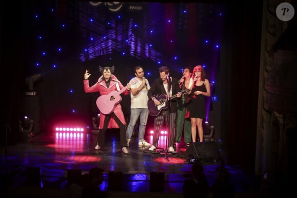 Très discrète, Céline Bary avait mis en place une garde alternée avec Matthieu Chedid pour leur fille suite à leur séparation
Joseph, Matthieu, Anna et Billie (Fille de Matthieu) Chedid - Inauguration de la statue de cire de "Matthieu Chedid (Le chanteur M) " au musée Grévin à Paris le 11 septembre 2023. A la fin de l'inauguration il a chanté une chanson sur scène accompagné de son frère et de sa soeur ainsi que sa fille. © Jack Tribeca / Bestimage