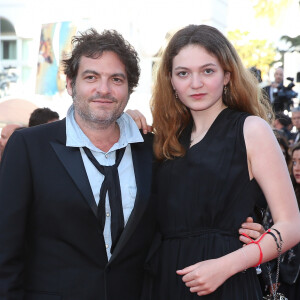 Billie Chedid a fait quelques confidences au sujet de sa mère dans les colonnes du "Parisien"
Le chanteur M (Matthieu Chedid) et sa fille Billie - Montée des marches du film " Les Filles du Soleil " lors du 71ème Festival International du Film de Cannes. Le 12 mai 2018 © Borde-Jacovides-Moreau/Bestimage 