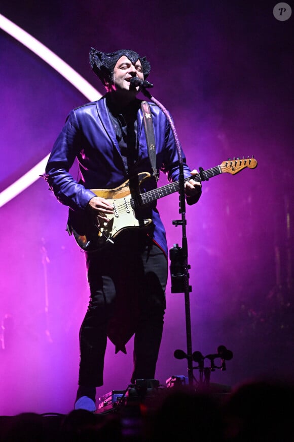 L'auteur-compositeur-interprète, multi-instrumentiste et guitariste français, Matthieu Chédid, dit M, en concert sur la scène Masséna durant le Nice Jazz Festival 2023. Le 21 juillet 2023. © Bruno Bebert / Bestimage