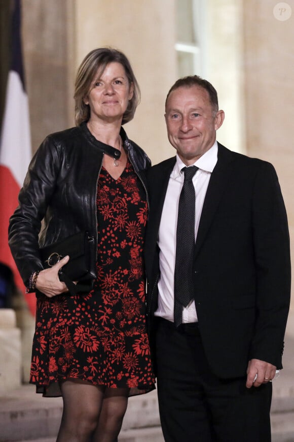 L'ancien joueur de football français, Jean-Pierre Papin et sa femme Florence Papin - Dîner au Palais de l'Elysée en l'honneur des 50 ans du Variétés Club de France, à Paris, le 14 octobre 2021. © Stéphane Lemouton / Bestimage