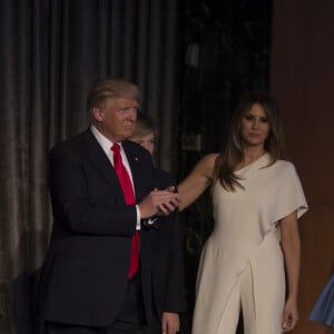 Donald Trump et sa femme Melania - Le 45ème président des Etats-Unis, Donald Trump s'adresse à ses militants au New York Hilton Midtown dans les premières heures du matin à New New York le 9 novembre 2016. 