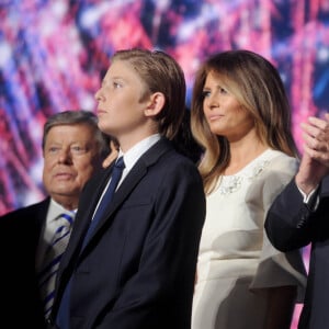 Melania Trump, Barron Trump et Donald Trump lors du 4ème jour de la convention Républicaine à Cleveland, le 21 juillet 2016. 