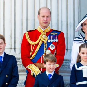 Londres, ROYAUME-UNI - La duchesse de Cambridge, Kate Middleton, a fait le point sur son traitement et son rétablissement. Elle a terminé sa chimiothérapie et se concentre désormais sur le maintien d'un mode de vie sans cancer. Elle a partagé une vidéo dans laquelle on la voit, ainsi que le prince William et ses enfants, le prince George, la princesse Charlotte et le prince Louis.