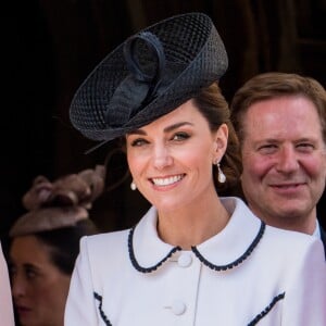 Londres, ROYAUME-UNI - La duchesse de Cambridge, Kate Middleton, a fait le point sur son traitement et son rétablissement. Elle a terminé sa chimiothérapie et se concentre désormais sur le maintien d'un mode de vie sans cancer. Elle a partagé une vidéo dans laquelle on la voit, ainsi que le prince William et ses enfants, le prince George, la princesse Charlotte et le prince Louis.