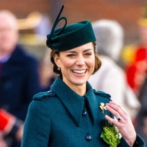 Londres, ROYAUME-UNI - La duchesse de Cambridge, Kate Middleton, a fait le point sur son traitement et son rétablissement. Elle a terminé sa chimiothérapie et se concentre désormais sur le maintien d'un mode de vie sans cancer. Elle a partagé une vidéo dans laquelle on la voit, ainsi que le prince William et ses enfants, le prince George, la princesse Charlotte et le prince Louis.