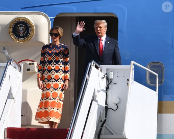 Melania Trump va de nouveau devenir la Première dame des États-Unis après la victoire de Donald Trump lors de l'élection présidentielle américaine
 
Donald Trump et sa femme Melania - La famille Trump débarque de Air Force One à l'aéroport international de Palm Beach le 20 janvier 2021.