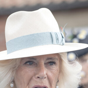 Voilà ce que les fans de la monarchie redoutent depuis l'annonce de son retrait après avoir contracté une infection pulmonaire
La reine consort d'Angleterre Camilla Parker Bowles à son arrivée au festival Ebor à York. Le 24 août 2024 