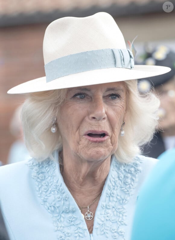 Voilà ce que les fans de la monarchie redoutent depuis l'annonce de son retrait après avoir contracté une infection pulmonaire
La reine consort d'Angleterre Camilla Parker Bowles à son arrivée au festival Ebor à York. Le 24 août 2024 