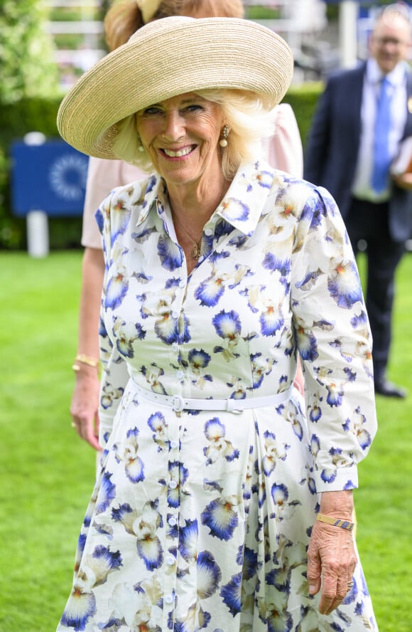 Le porte-parole du palais de Buckingham a indiqué qu'elle avait besoin d'une "courte période de repos". Si gravité il y avait, le palais ne se serait sûrement pas risqué à évoquer un timing
La reine consort d'Angleterre, Camilla Parker Bowles lors du QIPCO King George Day à Ascot - July 27, 2024 © Cover Images via ZUMA Press