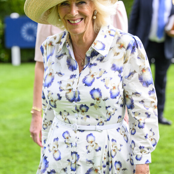 Le porte-parole du palais de Buckingham a indiqué qu'elle avait besoin d'une "courte période de repos". Si gravité il y avait, le palais ne se serait sûrement pas risqué à évoquer un timing
La reine consort d'Angleterre, Camilla Parker Bowles lors du QIPCO King George Day à Ascot - July 27, 2024 © Cover Images via ZUMA Press