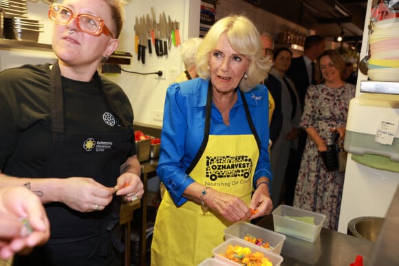 Camilla Parker Bowles, reine consort d'Angleterre, visite le Refettorio OzHarvest à Sydney, le 22 octobre 2024. C'est le fruit d'une collaboration à impact social entre les principales organisations de sauvetage alimentaire OzHarvest (fondée en Australie) et Food for Soul (fondée en Italie). En tant que marraine d'UKHarvest, la Reine marquera le 20e anniversaire d'OzHarvest et entendra son fondateur et ses bénévoles parler de l'histoire et du succès du concept Refettorio. 