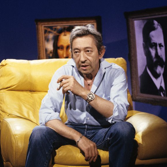 Depuis que Serge Gainsbourg s'en est allé 
Archives - En France, à Paris, Serge Gainsbourg sur un plateau de télévision en aout 1989. © Jean-Claude Colin via Bestimage