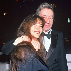 Archives - Serge Gainsbourg et sa compagne Bambou aux Victoires de la musique de 1990.